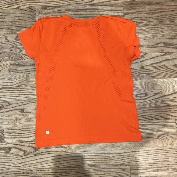 Lululemon Train to Be Short-Sleeve Shirt - Picture 3 of 4